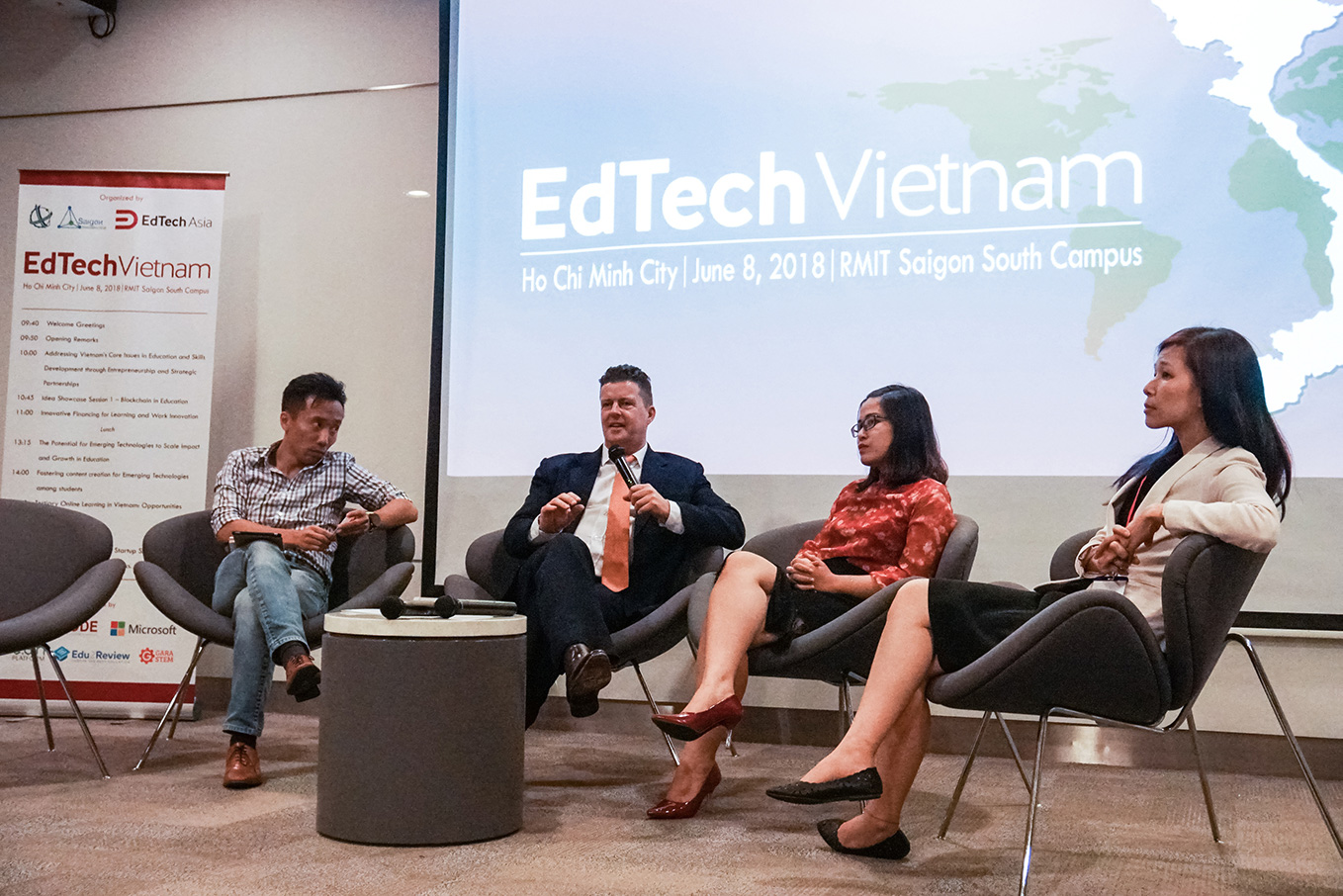 Professor Rick Bennett, Head of RMIT Vietnam’s School of Communication & Design, said that pedagogy must always come before technology. 